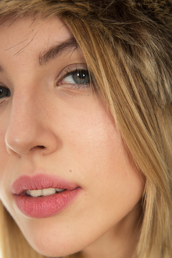 Face of a Blonde Woman